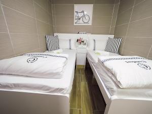 Katil atau katil-katil dalam bilik di Joyous Guest House