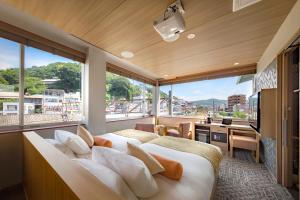 Letto o letti in una camera di HOTEL BEACON ONOMICHI