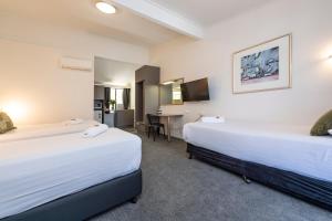 Postel nebo postele na pokoji v ubytování Fern Bay Motel