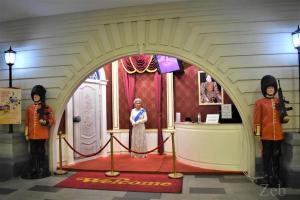 a woman standing in a room with two mannequins at i-City【CASA IMPIAN】~Wifi/Netflix/Parking~7pax in Shah Alam +45 photos
