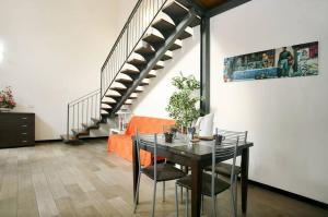 A seating area at Argentiere Room Apartments