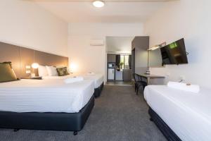 Postel nebo postele na pokoji v ubytování Fern Bay Motel