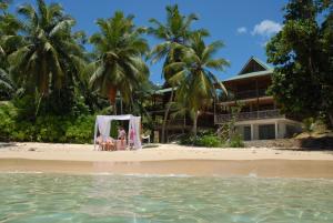 Photo de la galerie de l'établissement LÌlot Beach Chalets, à Glacis