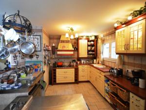 Η κουζίνα ή μικρή κουζίνα στο Casa con A/A, piscina, barbacoa, WIFI y a 200m de la playa en Costa Brava - ES-89-77