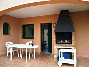 Fotografia z galérie ubytovania Casa con Piscina, Wifi, A/A y Barbacoa en Sant Pere Pescador - ES-89-82 v destinácii Sant Pere Pescador