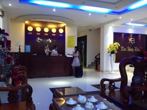 a woman standing at a counter in a hotel lobby at KIM BĂNG HOTEL BÌNH DƯƠNG in Thu Dau Mot