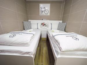 Katil atau katil-katil dalam bilik di Joyous Guest House