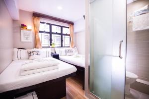 Katil atau katil-katil dalam bilik di Joyous Guest House
