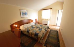 Posteľ alebo postele v izbe v ubytovaní Apartments and Rooms Astoria