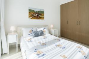 Postel nebo postele na pokoji v ubytování Harbour Views 2 - 1BR Apartment - Allsopp&Allsopp