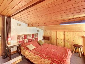 Cama ou camas em um quarto em Appartement Combloux, 2 pièces, 5 personnes - FR-1-560-46