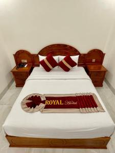 Postel nebo postele na pokoji v ubytování Royal Hotel Bạc Liêu