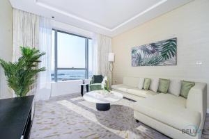 Posezení v ubytování Spectacular 1BR at The Palm Tower Palm Jumeirah by Deluxe Holiday Homes