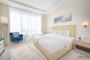 Postel nebo postele na pokoji v ubytování Spectacular 1BR at The Palm Tower Palm Jumeirah by Deluxe Holiday Homes