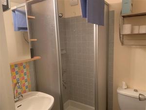 Koupelna v ubytování Appartement Mont-Dore, 2 pièces, 4 personnes - FR-1-415-92