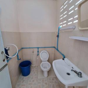 Afbeelding uit fotogalerij van Bangsaen Budget Hotel in Ban Samet +10 foto's