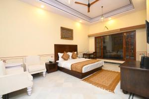 Ein Bett oder Betten in einem Zimmer der Unterkunft Aaram Baagh Maheshwar