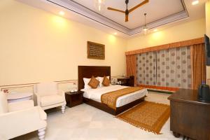 Ein Bett oder Betten in einem Zimmer der Unterkunft Aaram Baagh Maheshwar