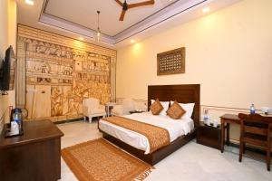 Ein Bett oder Betten in einem Zimmer der Unterkunft Aaram Baagh Maheshwar
