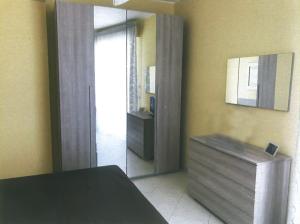 a room with a mirror and a dresser and a mirror at Casa Airone in SantʼAlessio Siculo