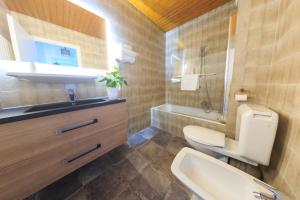 Koupelna v ubytování Logis hôtel Annecy nord / Argonay