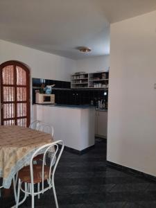 Zsuzsanna vendégház tesisinde mutfak veya mini mutfak