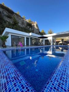 a large swimming pool in front of a house at Villa Vilara „Luxus Villa mit Traumaussicht“ in Kas