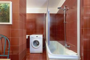 A bathroom at Teatro Massimo Lovely Flat with Balconies