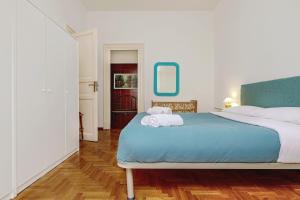A bed or beds in a room at Teatro Massimo Lovely Flat with Balconies