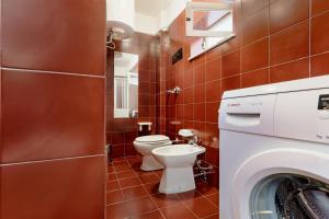 A bathroom at Teatro Massimo Lovely Flat with Balconies