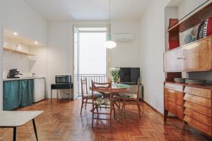 A kitchen or kitchenette at Teatro Massimo Lovely Flat with Balconies Még 9 kép