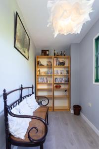 Μια τηλεόραση ή/και κέντρο ψυχαγωγίας στο Home2Book Charming Sea Front House