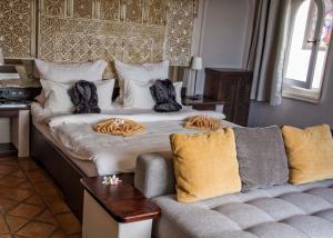 Ein Bett oder Betten in einem Zimmer der Unterkunft El Refugio Apartments & Villa