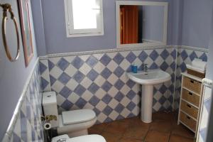 a bathroom with a toilet and a sink at Casa Rocío&Paloma in Los Romanes +20 photos