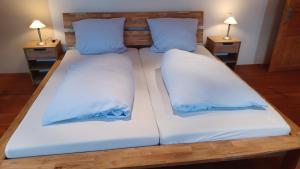 two beds in a room with white sheets and pillows at Schwarzwaldstube in Titisee-Neustadt