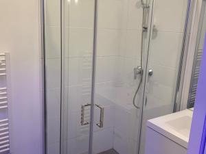 Afbeelding uit fotogalerij van Charmante Maisonnette Proche de la Mer avec Jardin, Parking, et Toutes Commodités à Quend-Plage - FR-1-482-73 in Quend