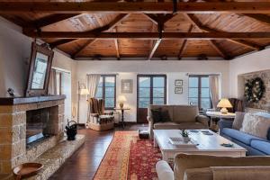 A seating area at Arachova Wooden Chalet