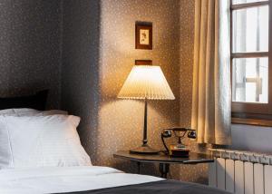 A bed or beds in a room at Arachova Wooden Chalet