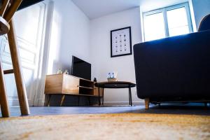 Televízia a/alebo spoločenská miestnosť v ubytovaní Le Petit Marin • Cosy • Netflix & Wifi • Proche Centre-Ville + 15 fotografií