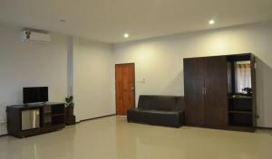 a living room with a couch and a television at Lanta Arrow House in Ko Lanta