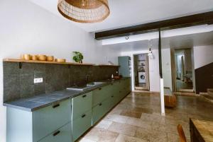 Fotografia z galérie ubytovania Superb loft featuring garden, sauna and private pool v destinácii Marseille