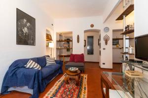 a living room with a blue couch and a table at Mercato Centrale Roomy Apartment in Turin