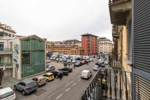 a city street filled with lots of parked cars at Mercato Centrale Roomy Apartment in Turin