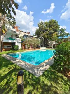 Бассейн в VILLA M - SOLITUDE 1 CANDOLIM GOA 3BHK, Pool Facing, Near Beach, Free Breakfast, Free WIFI and Prime Location или поблизости