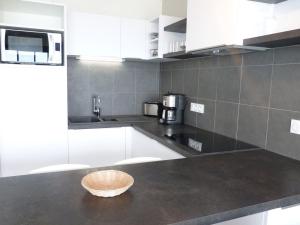 Galería fotográfica de Appartement plage, piscine, balcon, animaux, parking - FR-1-194-201 en La Tranche-sur-Mer