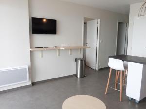 Galería fotográfica de Appartement plage, piscine, balcon, animaux, parking - FR-1-194-201 en La Tranche-sur-Mer 18 fotos más