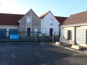 a row of houses with a gate in a parking lot at Maison Quend, 3 pièces, 4 personnes - FR-1-482-45 in Quend