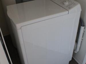 a white washer and dryer in a room at Charmante maisonnette à Quend Plage, 2 chambres, jardinet, parking, proche commodités - FR-1-482-45 in Quend