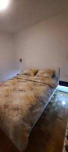 a bedroom with a large bed in a room at Apartman B&D in Tuzla