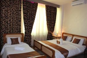 Postel nebo postele na pokoji v ubytování Arab Tower Hotel